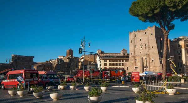 Crollo a Roma, morto l’operaio estratto dalle macerie