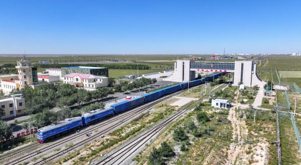Cina-Europa: interporto Erenhot ha gestito oltre 15mila treni merci in 5 anni