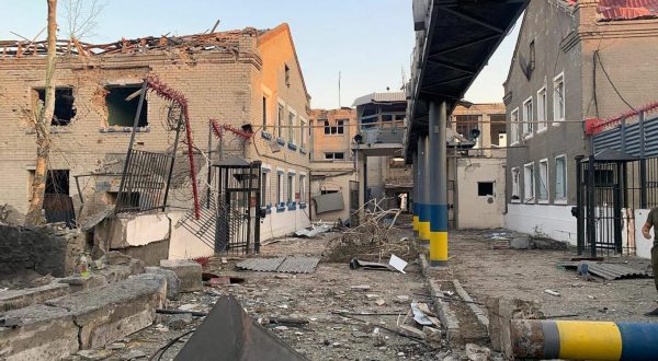 Massicci attacchi russi in Ucraina, molte città senza riscaldamento e acqua