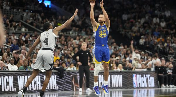 Curry trascina i Warriors e avvicina Jordan, Harden guida i Clippers