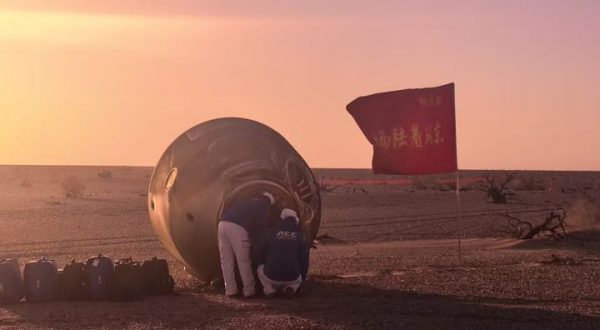 Cina: arrivati a Pechino gli astronauti della Shenzhou-20