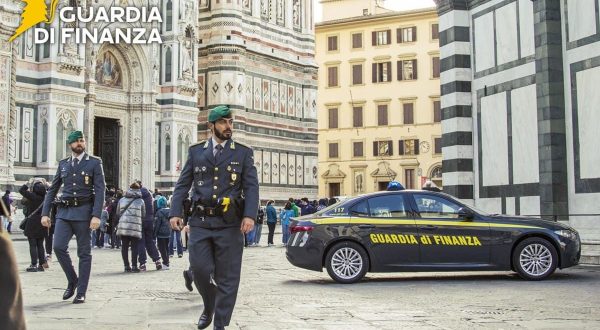 Firenze, scoperto un sistema di contrabbando per oltre 100 milioni di euro