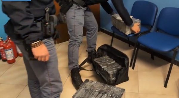 Sequestrati 230 kg cocaina alla frontiera di Ventimiglia, arrestato camionista