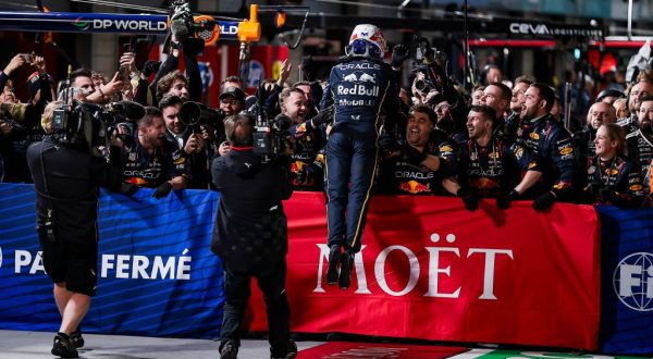 A Las Vegas vince Verstappen davanti a Norris, Leclerc sesto