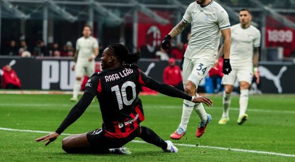 Leao mette ko la Lazio, il Milan in vetta aspettando Roma-Napoli
