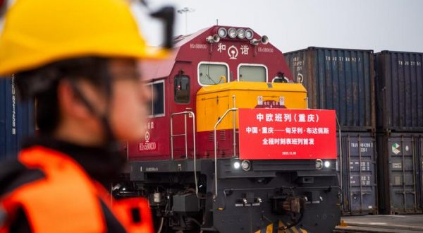 Cina, da Chongqing un nuovo servizio di treni merci verso l’Europa