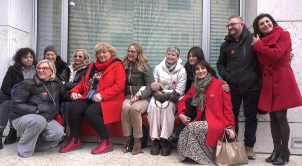 Unipol, a Verona la settima panchina rossa contro la violenza di genere