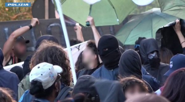 Catania, devastazione e saccheggio durante un corteo: due arresti
