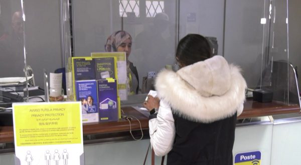 A Verona l’ufficio postale diventa multilingue, inclusione al centro