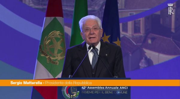 Mattarella “L’astensione preoccupa, sfida per chi crede nella partecipazione”