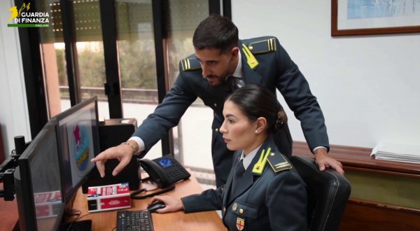 Truffa con associazioni no profit,3 arresti e sequestro per 3 milioni a Cagliari