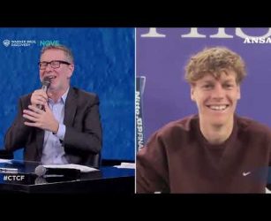 Sinner da Fazio dopo il trionfo, standing ovation del pubblico #news #ansa #atpfinals #sinner