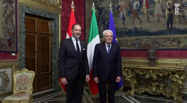 Mattarella riceve 7 nuovi ambasciatori al Quirinale
