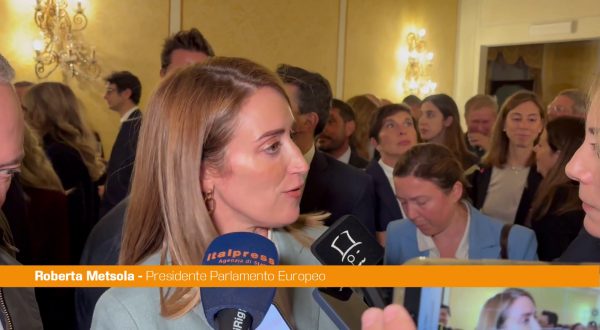 Ue, Metsola “Momento non facile, ma queste sfide dobbiamo combatterle insieme”
