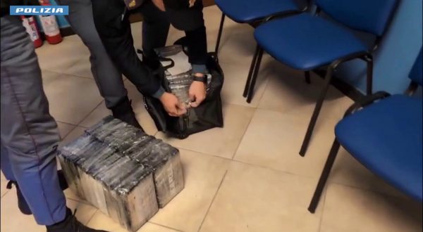 Attraversa la frontiera di Ventimiglia con 230 chili di cocaina, arrestato
