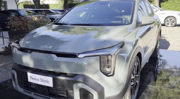 Restyling profondo per Stonic: nuova dentro e fuori