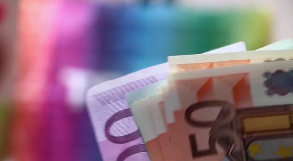 Bce, crescita lenta nell’eurozona