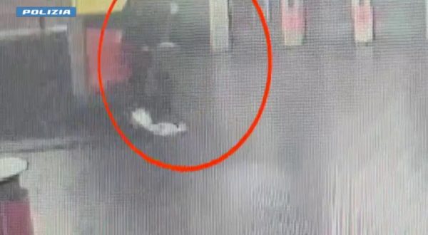 Furti nella metropolitana di Milano, arrestato un borseggiatore