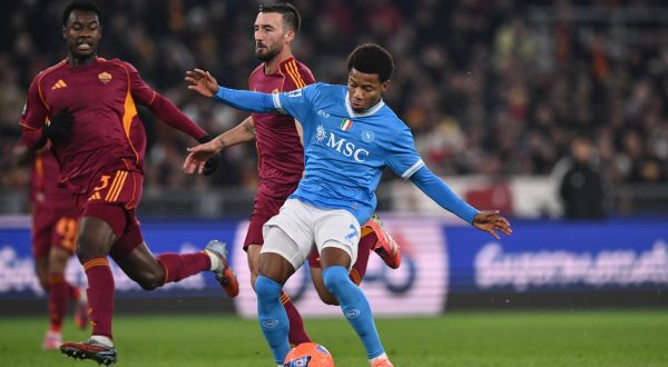 Vittoria e sorpasso, il Napoli vince 1-0 a Roma e torna in vetta