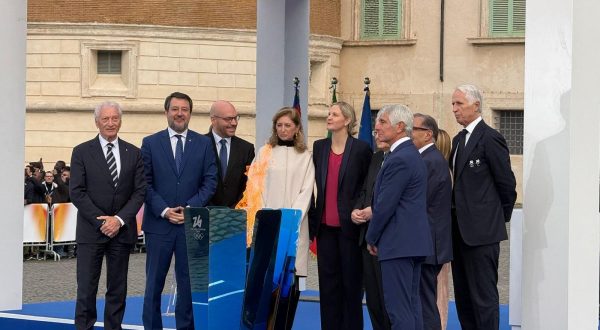 Mattarella accende il braciere di Milano-Cortina 2026