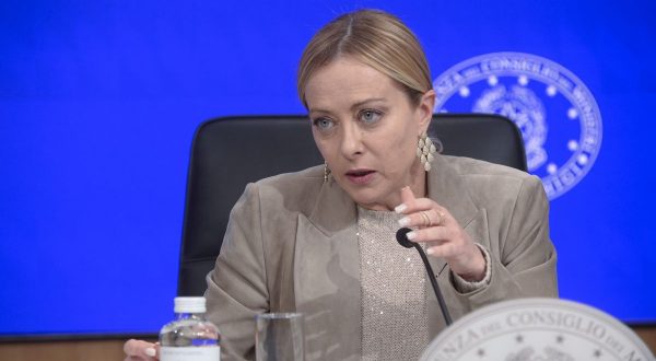 Ue, Meloni “Se vuole essere grande sia capace di difendersi da sola”