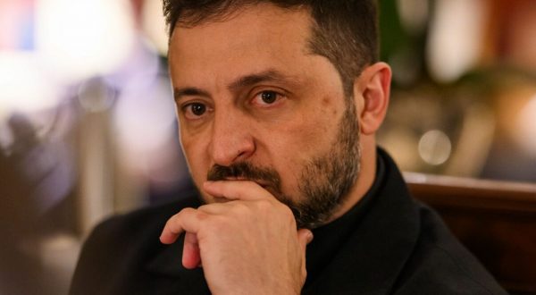 Zelensky “Oggi condivideremo piano di pace rivisto con Usa”