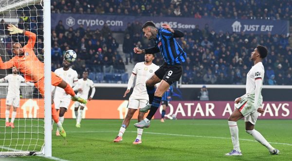 Scamacca e De Ketelaere, l’Atalanta batte il Chelsea in rimonta