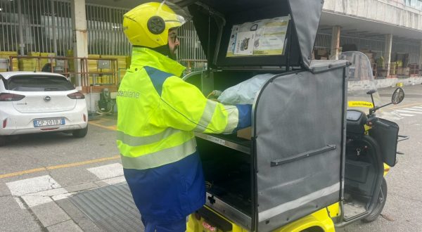 Crescita record dei volumi, Poste potenzia consegne e servizi a Milano