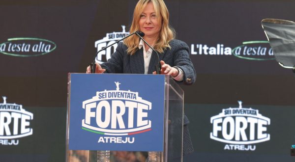 Meloni ad Atreju “Europa non è al tramonto, Italia leale ma non subalterna”