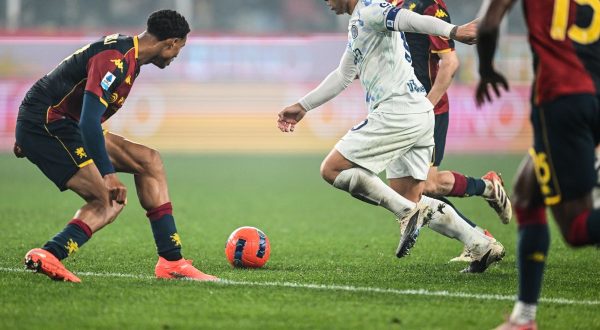L’Inter batte il Genoa 2-1 al “Ferraris” ed è sola in vetta