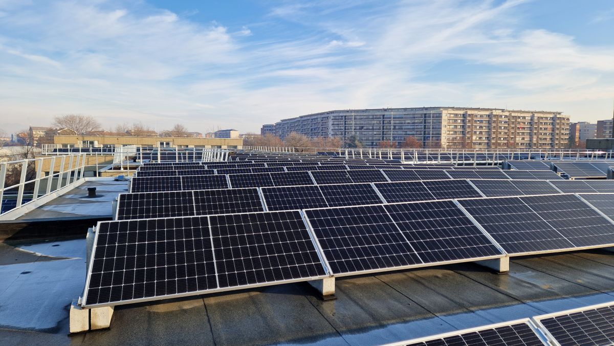 Torino, la citt&agrave; dove la posta viaggia a energia pulita