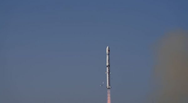 Cina, lanciato un nuovo satellite nello spazio