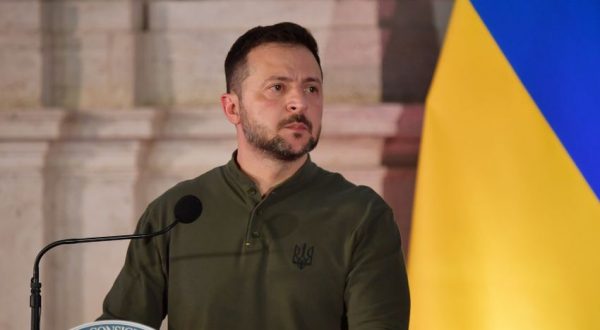 Zelensky “Putin vuole decidere tutto da solo, serve una pace stabile”