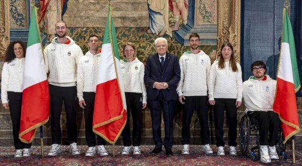 Milano-Cortina alle porte, Mattarella consegna il Tricolore agli alfieri azzurri