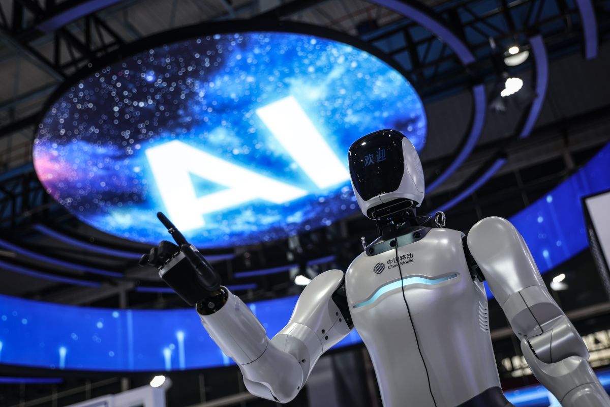 Cina, l&rsquo;industria dell&rsquo;intelligenza artificiale supera 1000 mld di yuan nel 2025