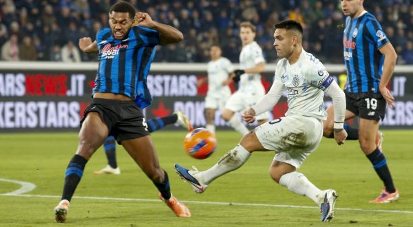 Lautaro manda ko l’Atalanta, l’Inter resiste in vetta