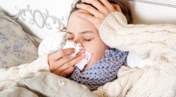 Influenza, 950 mila nuovi casi in Italia in una settimana. Iss “Vicini al picco”