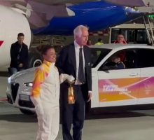 Atterrata a Fiumicino la fiamma olimpica di Milano-Cortina