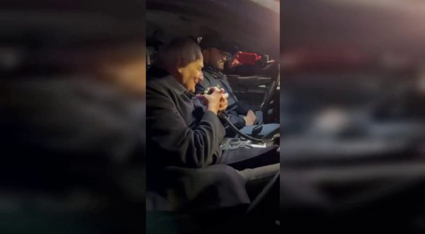 La notte di Natale gli auguri del cardinale Zuppi alle volanti della polizia