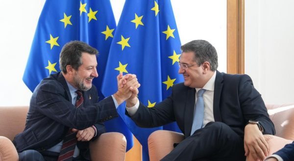 Ponte sullo Stretto, dialogo tra il commissario Ue ai trasporti e Salvini “Bruxelles vuole l’opera”