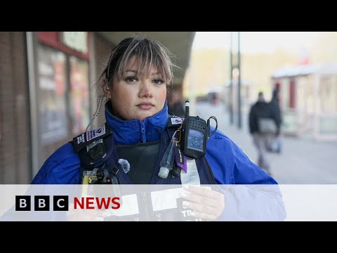 Knife threats and racial abuse all in a day’s work, say UK bus drivers | BBC News