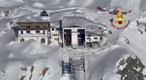 Guasto alla funivia di Macugnaga, le immagini dei soccorsi