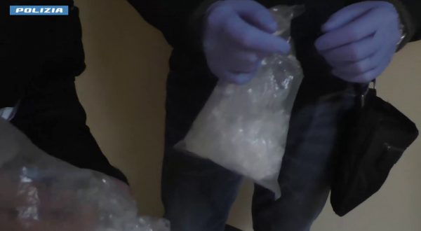 Traffico di droga ed estorsioni a Palermo, 50 misure cautelari