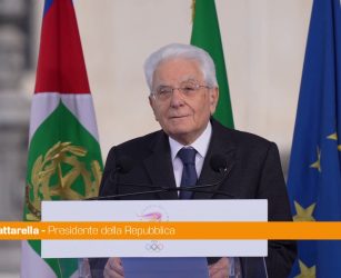 Mattarella "Sentiamo l'urgenza di pace tra i popoli"
