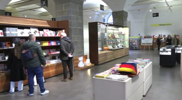 Agli Uffizi un ufficio postale dove s’incontrano arte, storia e innovazione