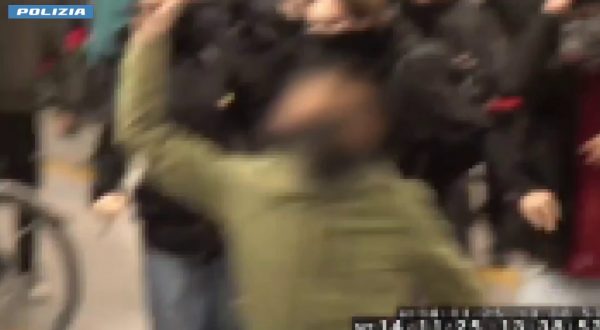 Torino, sei minorenni ai domiciliari per scontri con la polizia