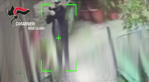 Reggio Calabria, si finge tenente dei Carabinieri e raggira anziana: arrestato