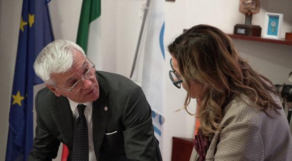 Professionisti sanitari a Governo “Via vincolo esclusività, introdurre Flat Tax”