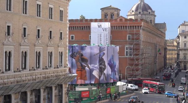 Webuild, a Piazza Venezia si alza il sipario sulla terza opera di “Murales”