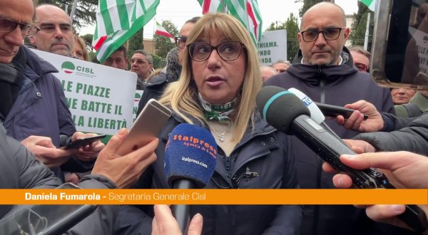 Iran, presidio Cisl davanti all’Ambasciata a Roma. Fumarola “Vicini al popolo”